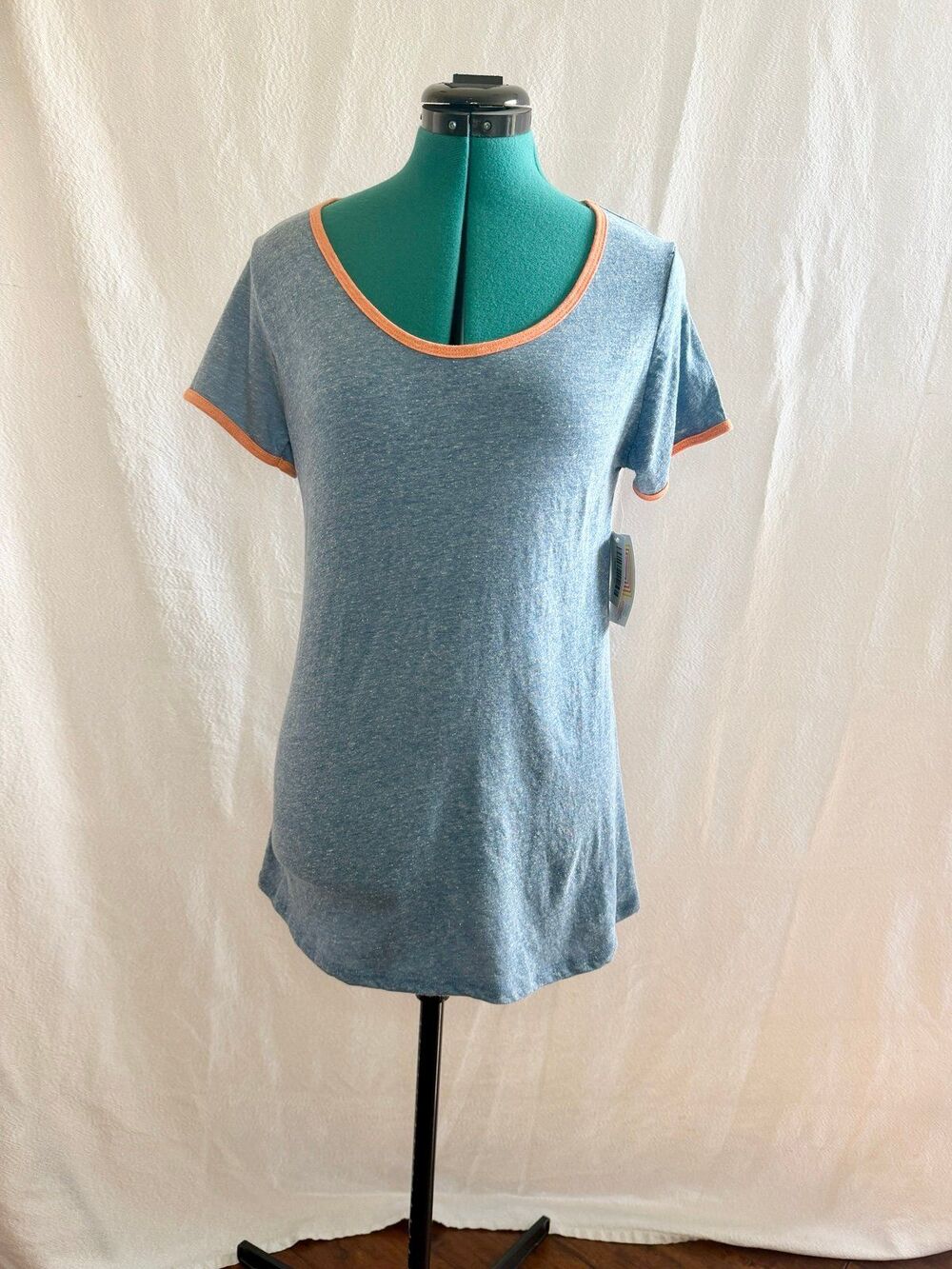 NWT Lularoe classic T size XS